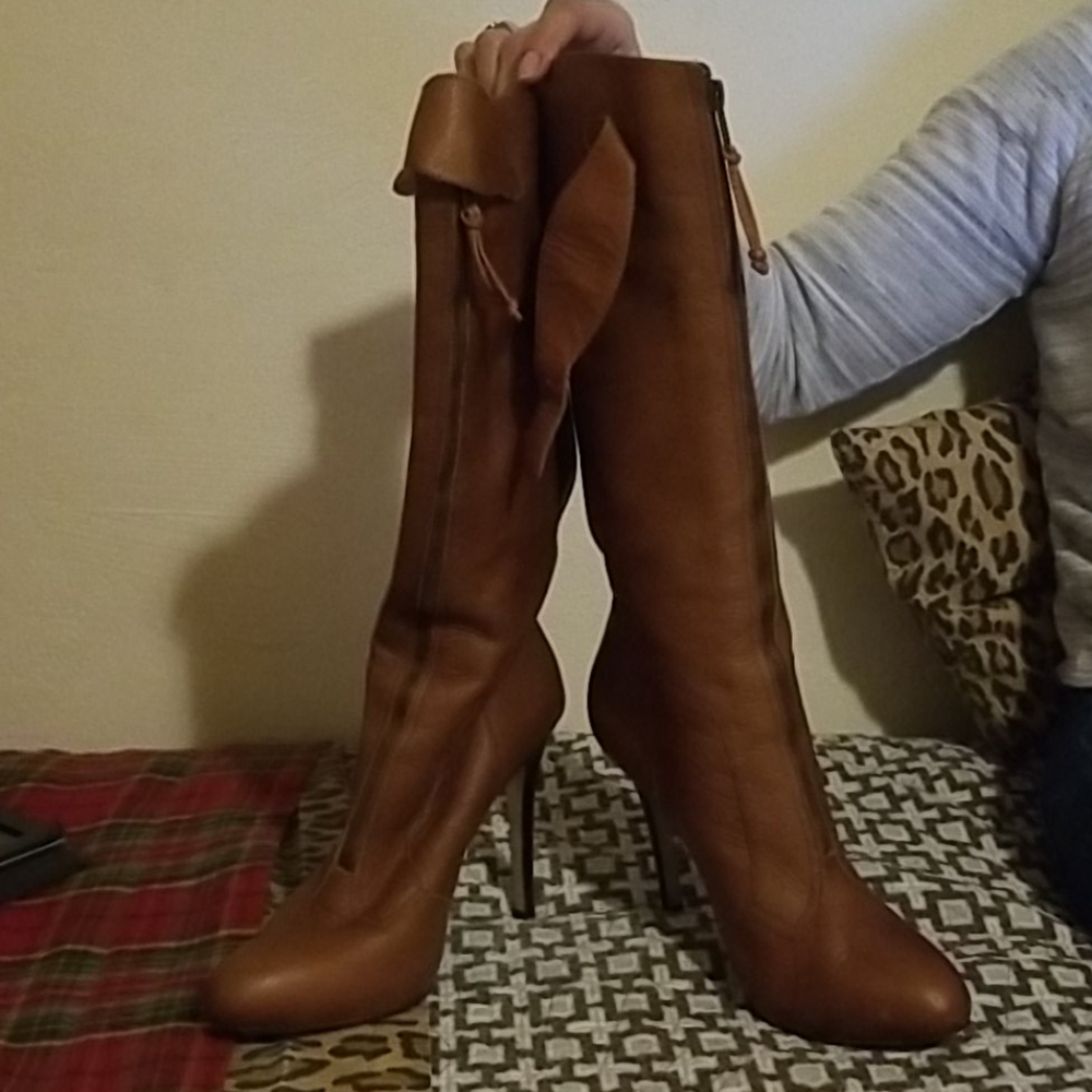 Heeled brown boots